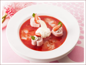 苺のムースと苺のスープ カモミールのゼリー添え 750円（ドリンクセット 1,150円）