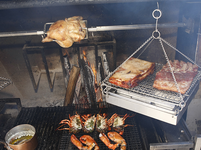 ディナーメインの薪火焼き料理（イメージ）